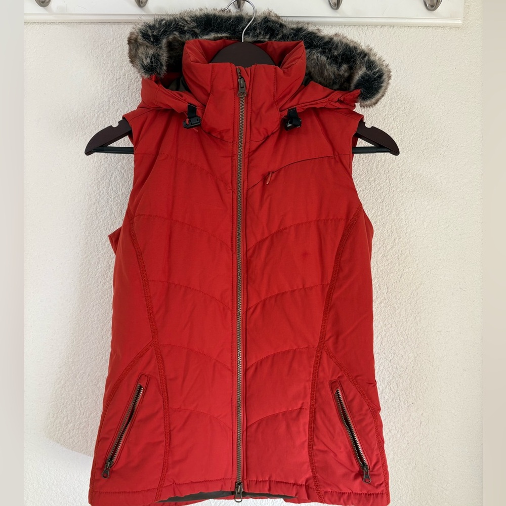 Athleta vest with detachable hood. Great condition Smoke free home